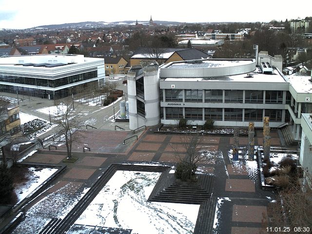 Foto der Webcam: Verwaltungsgebäude, Innenhof mit Audimax, Hörsaal-Gebäude 1