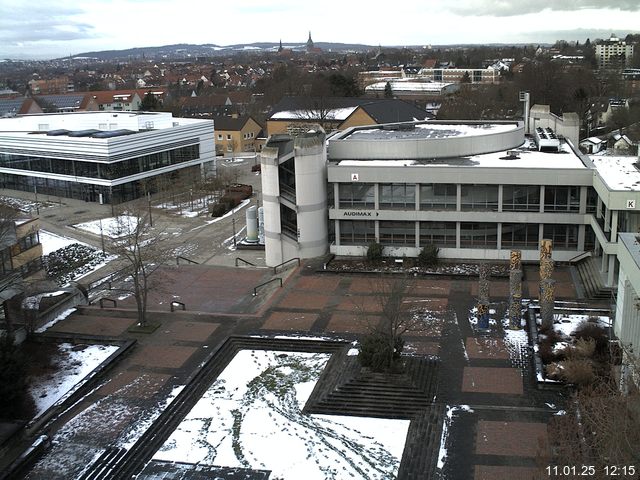 Foto der Webcam: Verwaltungsgebäude, Innenhof mit Audimax, Hörsaal-Gebäude 1