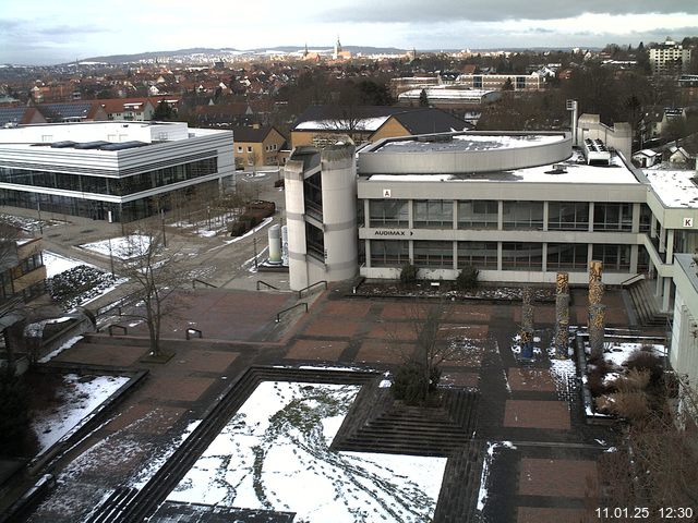 Foto der Webcam: Verwaltungsgebäude, Innenhof mit Audimax, Hörsaal-Gebäude 1