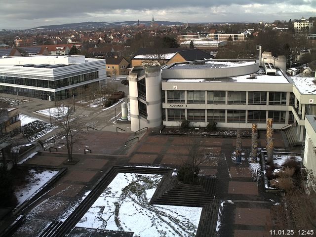 Foto der Webcam: Verwaltungsgebäude, Innenhof mit Audimax, Hörsaal-Gebäude 1