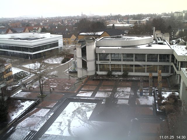 Foto der Webcam: Verwaltungsgebäude, Innenhof mit Audimax, Hörsaal-Gebäude 1