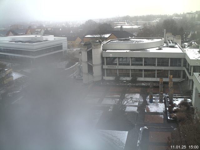 Foto der Webcam: Verwaltungsgebäude, Innenhof mit Audimax, Hörsaal-Gebäude 1