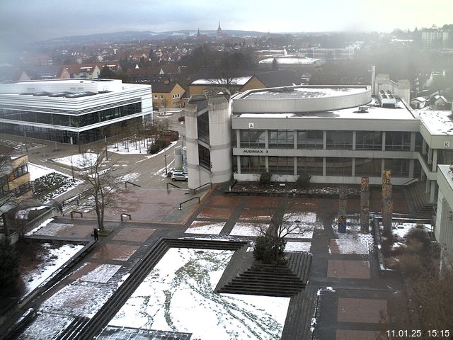 Foto der Webcam: Verwaltungsgebäude, Innenhof mit Audimax, Hörsaal-Gebäude 1