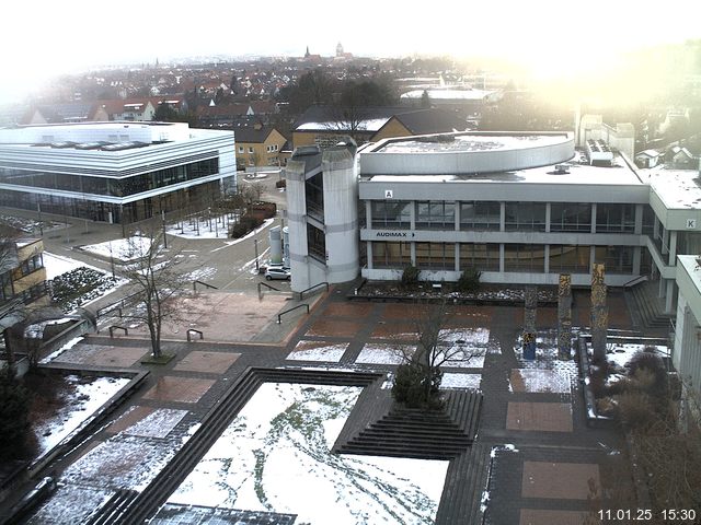 Foto der Webcam: Verwaltungsgebäude, Innenhof mit Audimax, Hörsaal-Gebäude 1