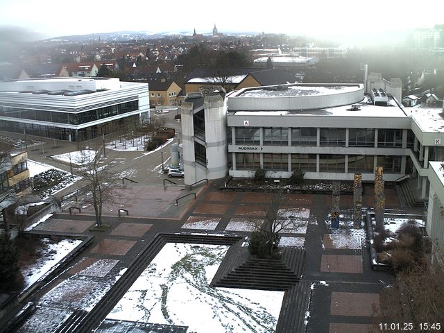 Foto der Webcam: Verwaltungsgebäude, Innenhof mit Audimax, Hörsaal-Gebäude 1