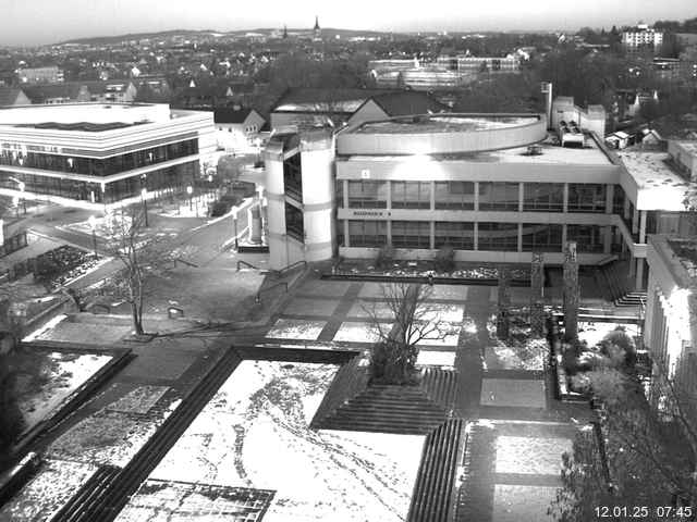 Foto der Webcam: Verwaltungsgebäude, Innenhof mit Audimax, Hörsaal-Gebäude 1