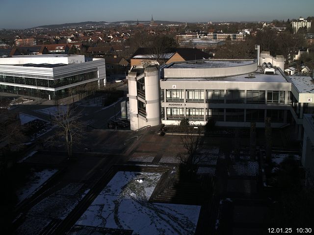 Foto der Webcam: Verwaltungsgebäude, Innenhof mit Audimax, Hörsaal-Gebäude 1