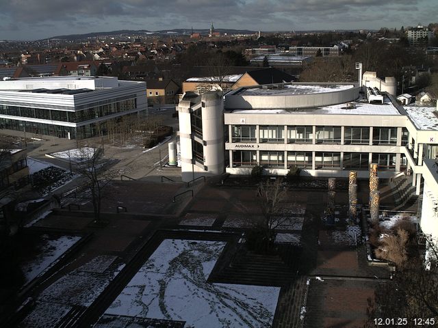 Foto der Webcam: Verwaltungsgebäude, Innenhof mit Audimax, Hörsaal-Gebäude 1