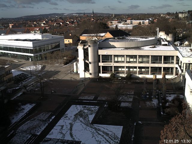 Foto der Webcam: Verwaltungsgebäude, Innenhof mit Audimax, Hörsaal-Gebäude 1