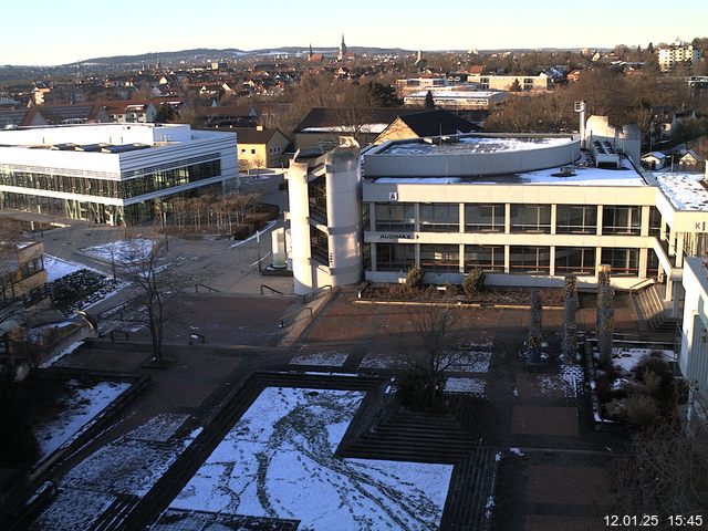 Foto der Webcam: Verwaltungsgebäude, Innenhof mit Audimax, Hörsaal-Gebäude 1