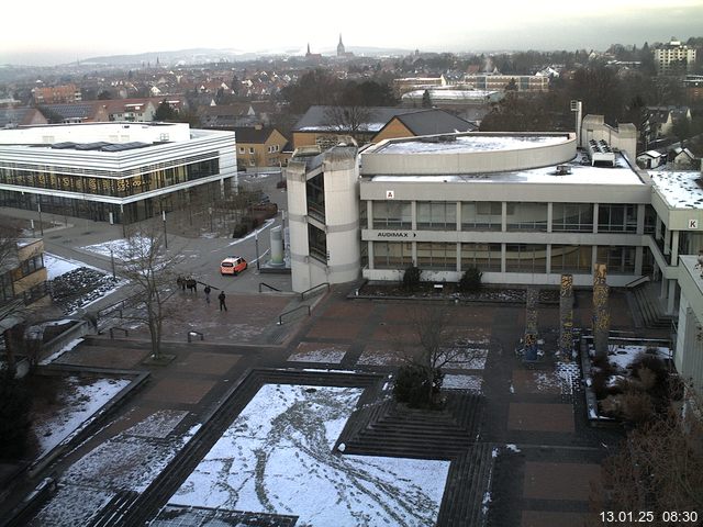 Foto der Webcam: Verwaltungsgebäude, Innenhof mit Audimax, Hörsaal-Gebäude 1