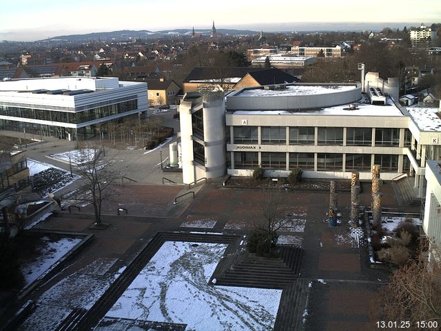 Foto der Webcam: Verwaltungsgebäude, Innenhof mit Audimax, Hörsaal-Gebäude 1