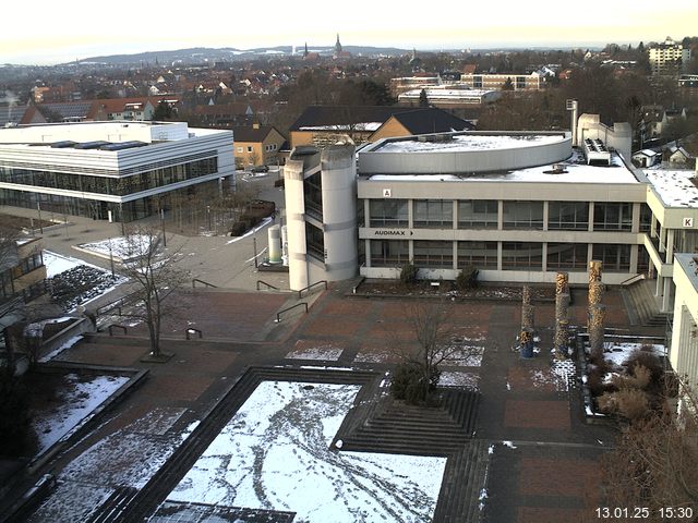 Foto der Webcam: Verwaltungsgebäude, Innenhof mit Audimax, Hörsaal-Gebäude 1