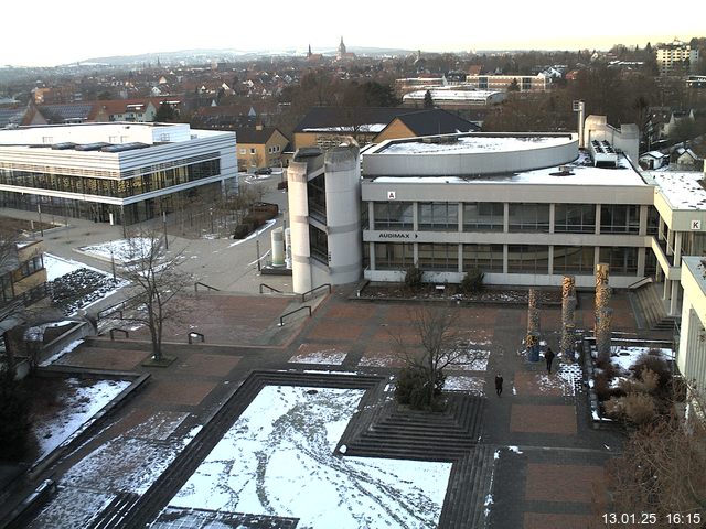 Foto der Webcam: Verwaltungsgebäude, Innenhof mit Audimax, Hörsaal-Gebäude 1