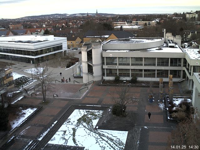 Foto der Webcam: Verwaltungsgebäude, Innenhof mit Audimax, Hörsaal-Gebäude 1