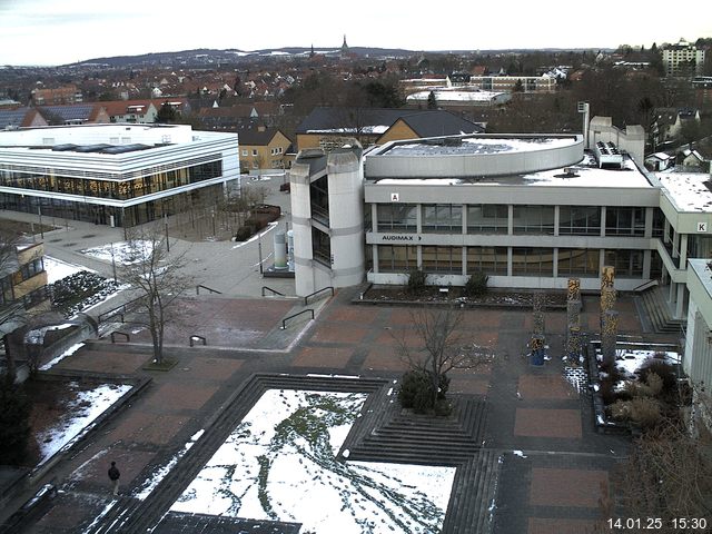 Foto der Webcam: Verwaltungsgebäude, Innenhof mit Audimax, Hörsaal-Gebäude 1