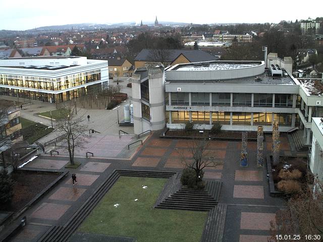 Foto der Webcam: Verwaltungsgebäude, Innenhof mit Audimax, Hörsaal-Gebäude 1