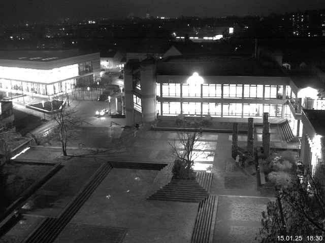 Foto der Webcam: Verwaltungsgebäude, Innenhof mit Audimax, Hörsaal-Gebäude 1