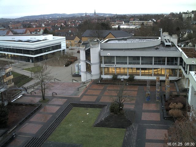 Foto der Webcam: Verwaltungsgebäude, Innenhof mit Audimax, Hörsaal-Gebäude 1