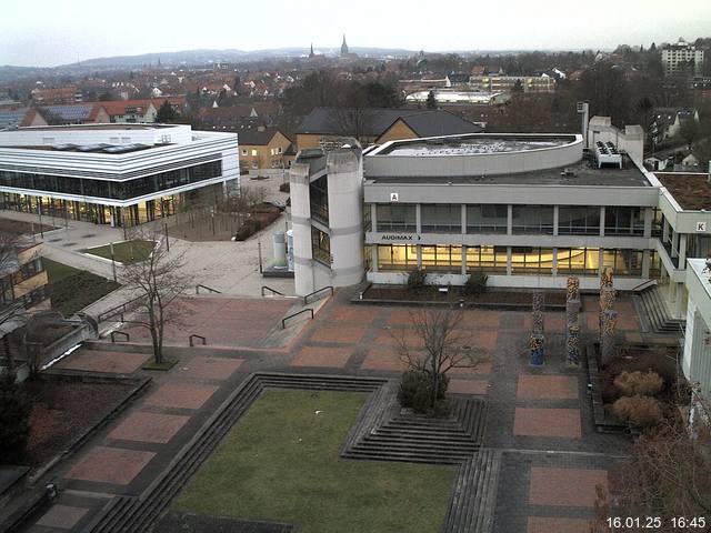 Foto der Webcam: Verwaltungsgebäude, Innenhof mit Audimax, Hörsaal-Gebäude 1