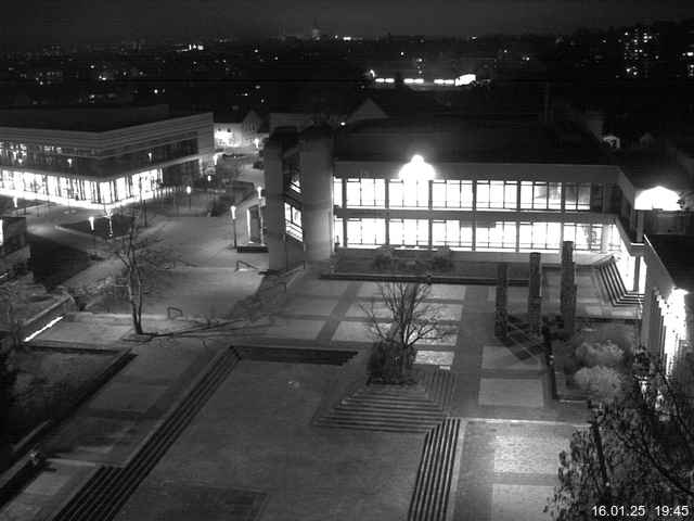 Foto der Webcam: Verwaltungsgebäude, Innenhof mit Audimax, Hörsaal-Gebäude 1