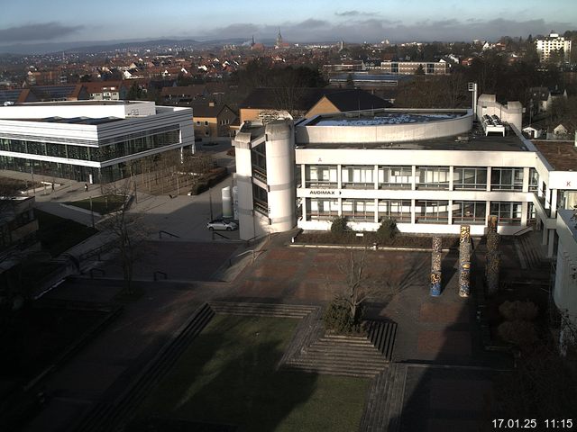 Foto der Webcam: Verwaltungsgebäude, Innenhof mit Audimax, Hörsaal-Gebäude 1