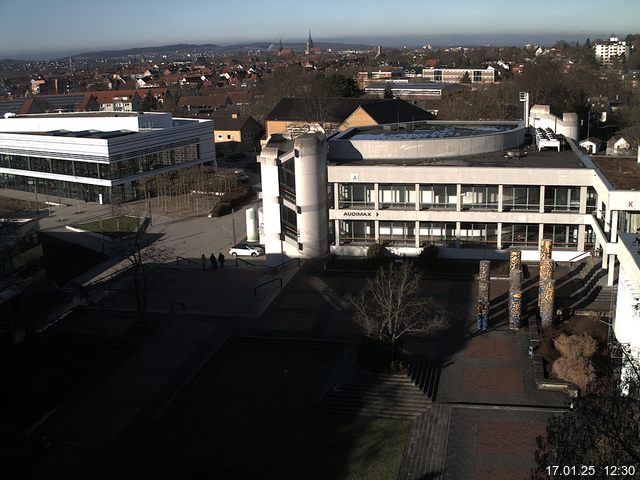 Foto der Webcam: Verwaltungsgebäude, Innenhof mit Audimax, Hörsaal-Gebäude 1