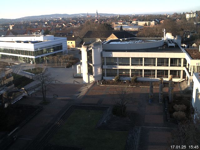 Foto der Webcam: Verwaltungsgebäude, Innenhof mit Audimax, Hörsaal-Gebäude 1