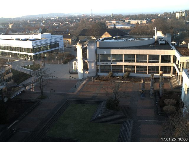 Foto der Webcam: Verwaltungsgebäude, Innenhof mit Audimax, Hörsaal-Gebäude 1