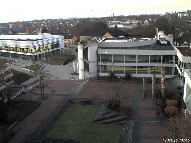 Foto der Webcam: Verwaltungsgebäude, Innenhof mit Audimax, Hörsaal-Gebäude 1