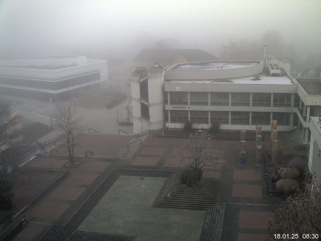 Foto der Webcam: Verwaltungsgebäude, Innenhof mit Audimax, Hörsaal-Gebäude 1