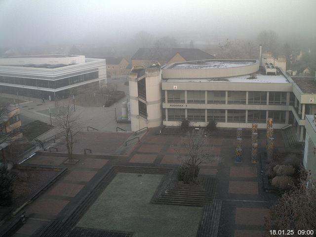 Foto der Webcam: Verwaltungsgebäude, Innenhof mit Audimax, Hörsaal-Gebäude 1