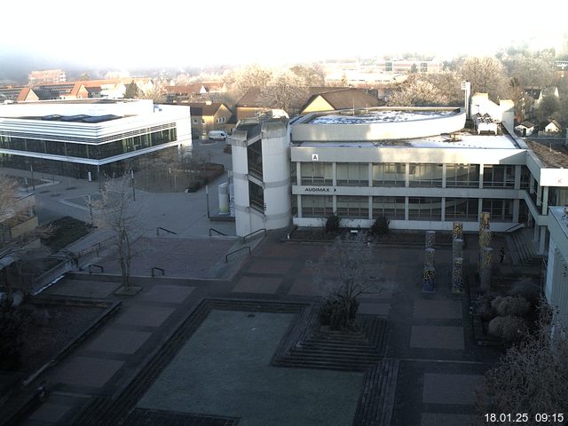 Foto der Webcam: Verwaltungsgebäude, Innenhof mit Audimax, Hörsaal-Gebäude 1