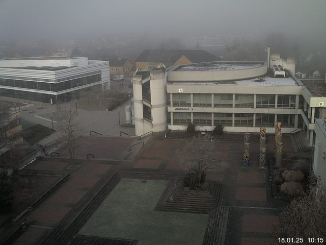 Foto der Webcam: Verwaltungsgebäude, Innenhof mit Audimax, Hörsaal-Gebäude 1