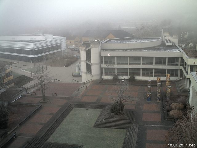 Foto der Webcam: Verwaltungsgebäude, Innenhof mit Audimax, Hörsaal-Gebäude 1