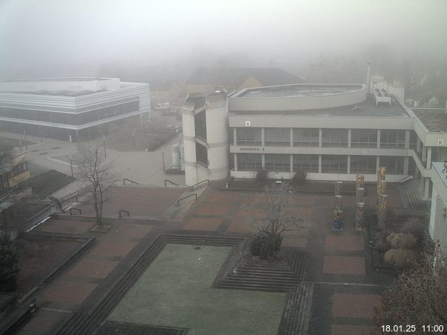 Foto der Webcam: Verwaltungsgebäude, Innenhof mit Audimax, Hörsaal-Gebäude 1