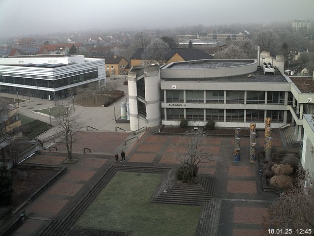 Foto der Webcam: Verwaltungsgebäude, Innenhof mit Audimax, Hörsaal-Gebäude 1