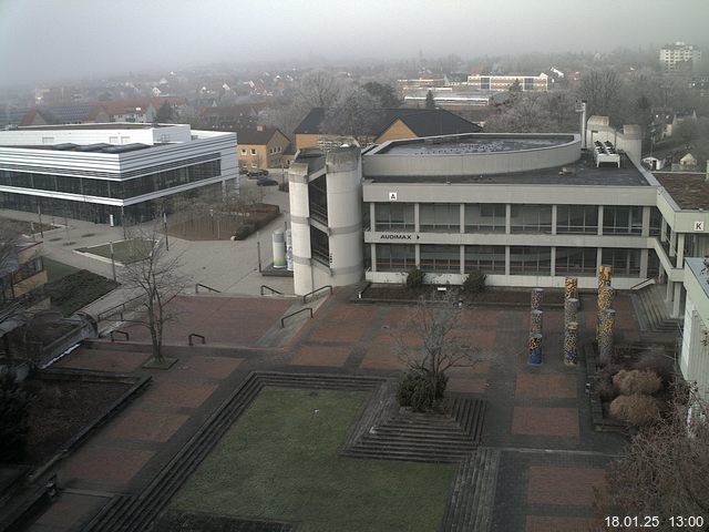 Foto der Webcam: Verwaltungsgebäude, Innenhof mit Audimax, Hörsaal-Gebäude 1