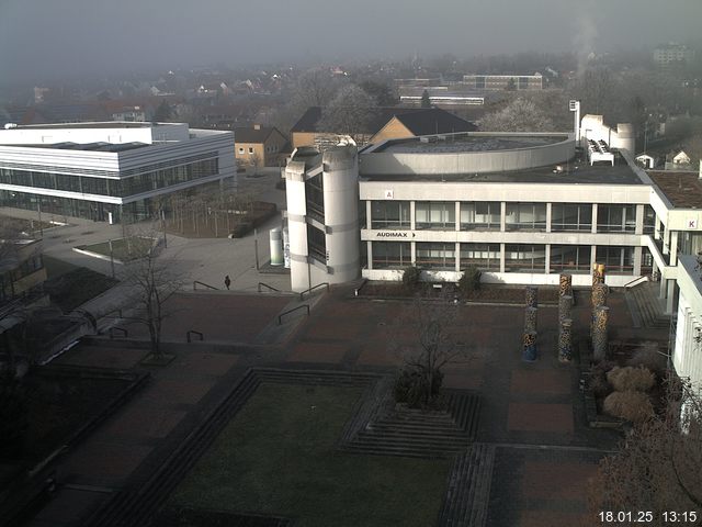 Foto der Webcam: Verwaltungsgebäude, Innenhof mit Audimax, Hörsaal-Gebäude 1