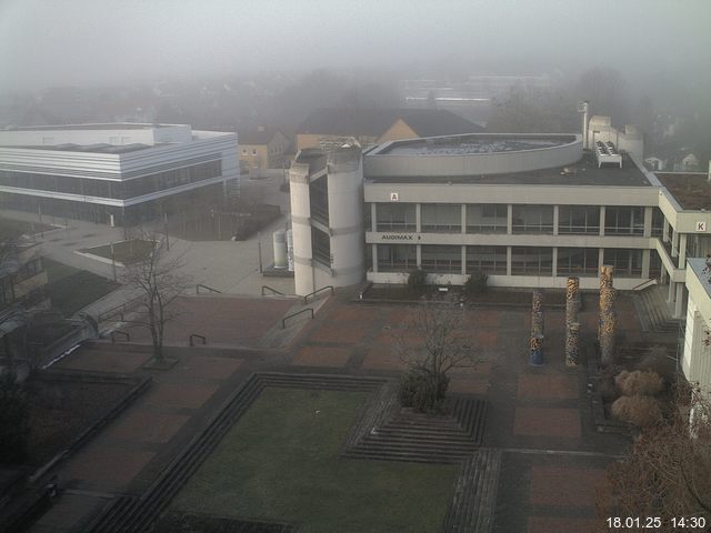 Foto der Webcam: Verwaltungsgebäude, Innenhof mit Audimax, Hörsaal-Gebäude 1