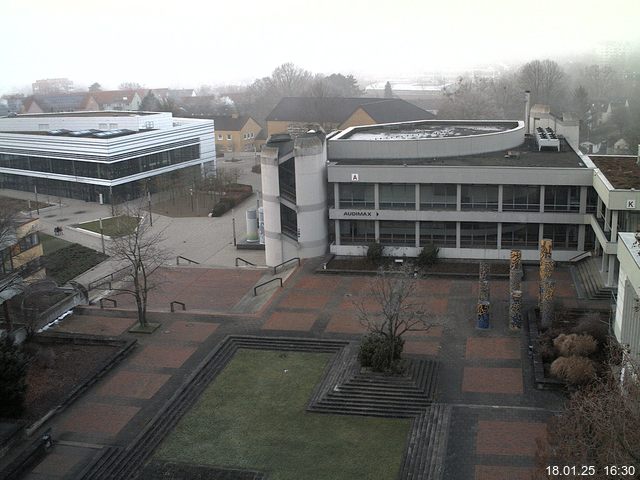 Foto der Webcam: Verwaltungsgebäude, Innenhof mit Audimax, Hörsaal-Gebäude 1