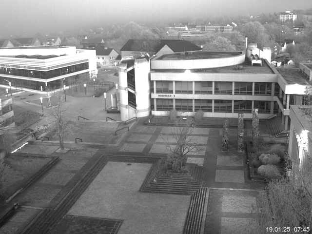 Foto der Webcam: Verwaltungsgebäude, Innenhof mit Audimax, Hörsaal-Gebäude 1