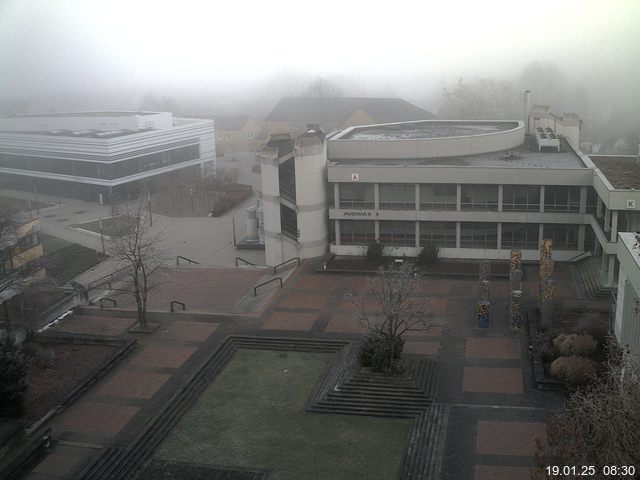 Foto der Webcam: Verwaltungsgebäude, Innenhof mit Audimax, Hörsaal-Gebäude 1