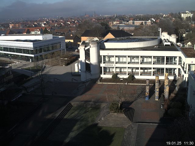 Foto der Webcam: Verwaltungsgebäude, Innenhof mit Audimax, Hörsaal-Gebäude 1