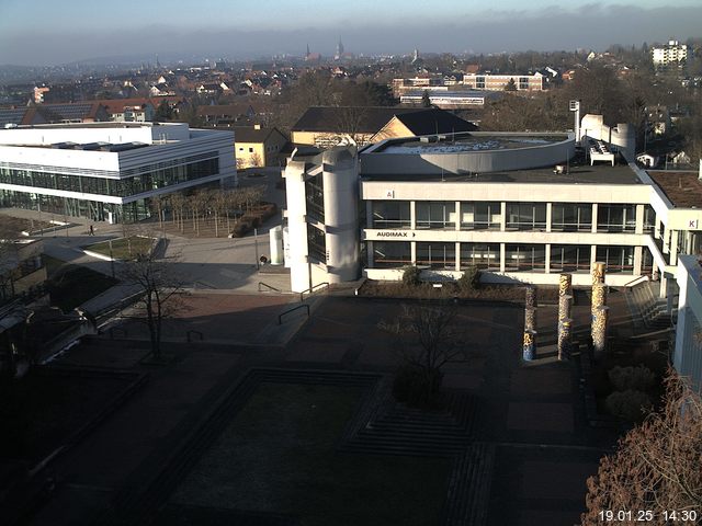 Foto der Webcam: Verwaltungsgebäude, Innenhof mit Audimax, Hörsaal-Gebäude 1