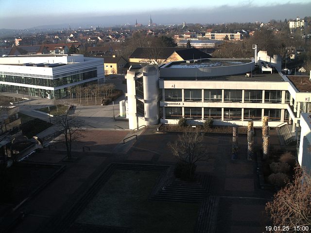 Foto der Webcam: Verwaltungsgebäude, Innenhof mit Audimax, Hörsaal-Gebäude 1