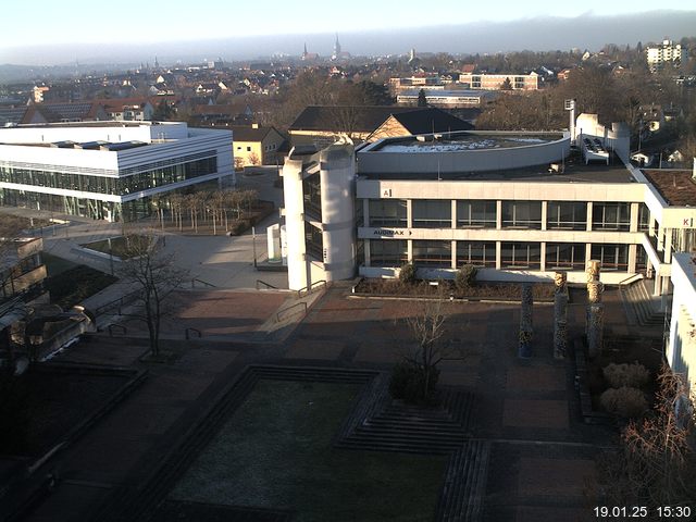 Foto der Webcam: Verwaltungsgebäude, Innenhof mit Audimax, Hörsaal-Gebäude 1