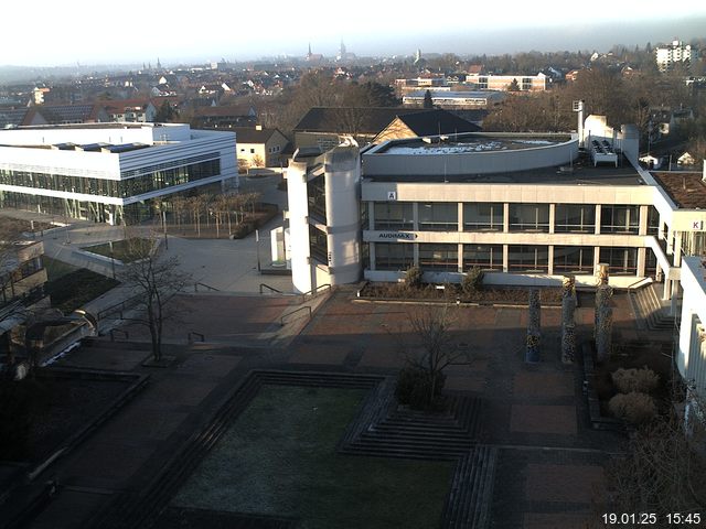 Foto der Webcam: Verwaltungsgebäude, Innenhof mit Audimax, Hörsaal-Gebäude 1