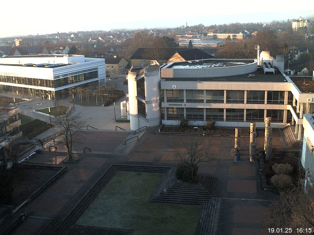 Foto der Webcam: Verwaltungsgebäude, Innenhof mit Audimax, Hörsaal-Gebäude 1