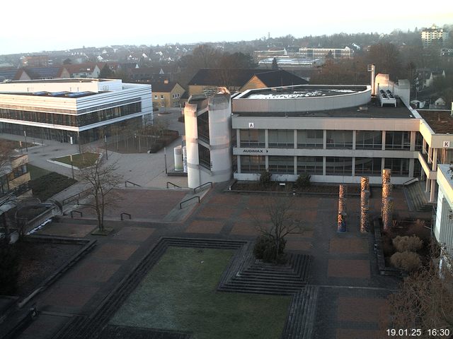 Foto der Webcam: Verwaltungsgebäude, Innenhof mit Audimax, Hörsaal-Gebäude 1